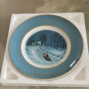Avon 1976 Christmas Plate “Bringing Home The Tree” Third Edition Collectibles